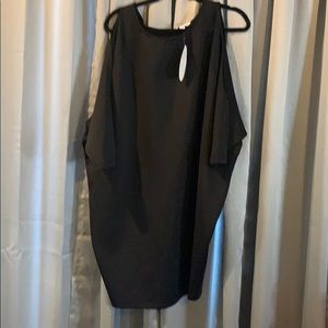 Black dress.  3/4 length keyhole sleeve.